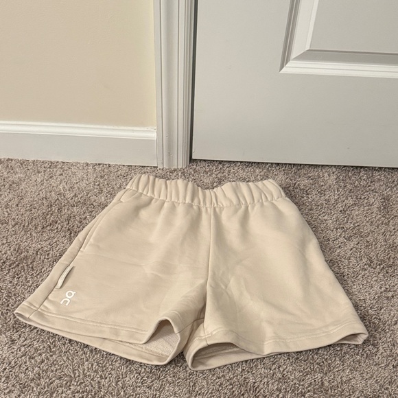 NWT On Club Shorts Silver Size XS - Picture 7 of 12